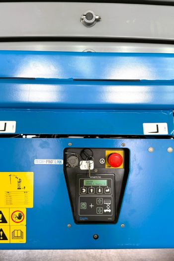 8m剪刀輪胎平台高空車